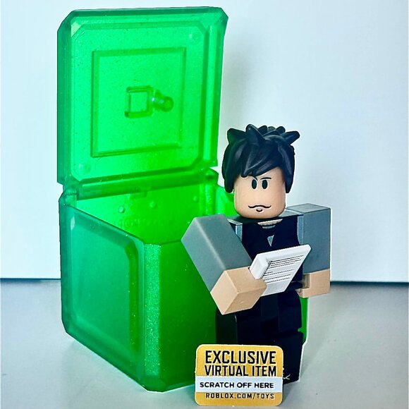 ROBLOX Series 4 Dare to Cook: Maitre D Figure WITH CODE - Picture 1 of 3